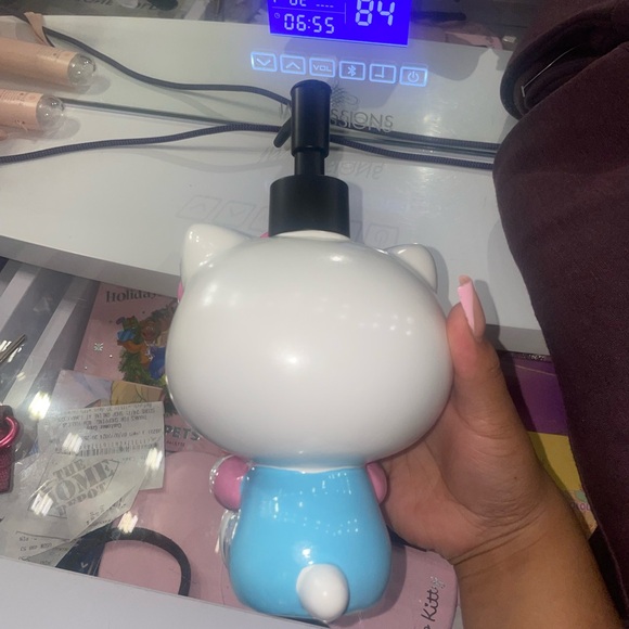 Hello Kitty Soap Dispenser - Picture 2 of 2